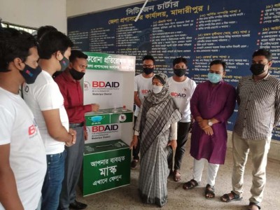 মাদারীপুরে করোনা প্রতিরোধক বুথ স্থাপন মাদারীপুরে করোনা প্রতিরোধক বুথ স্থাপন